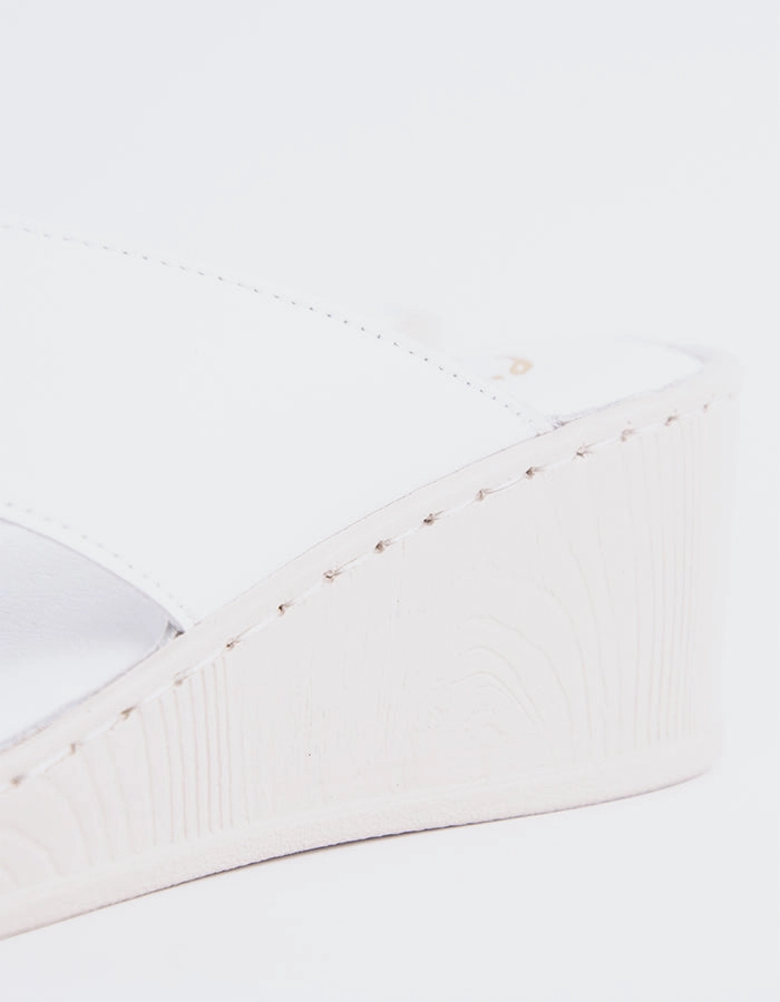 Govina White Leather