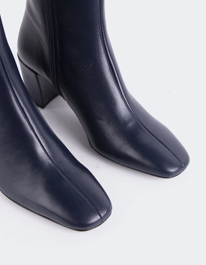 Lioni Navy Leather