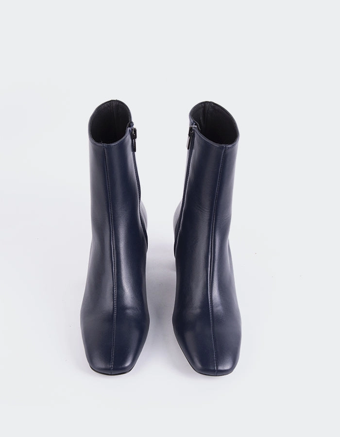 Lioni Navy Leather