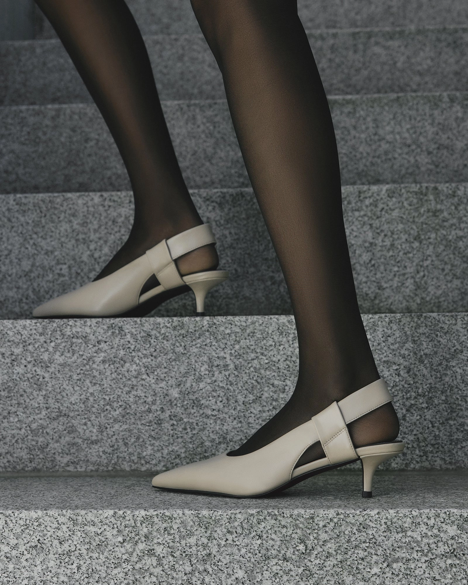 ROSA LOW HEELS SAND LEATHER